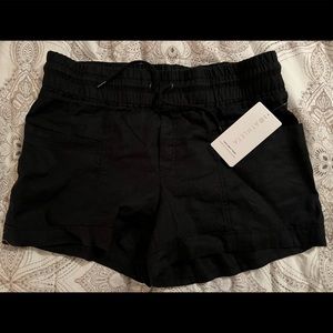 Athleta Women’s 4 inch linen shorts